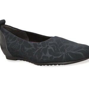New Munro Women's Iriana in Black Stretch Fabric Size 6 Floral Flats MSRP $190